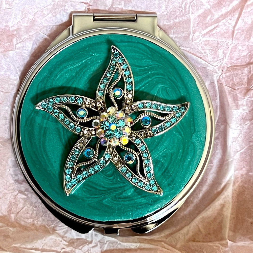 NEW Spring Street Double Mirror Starfish Jeweled Compact.